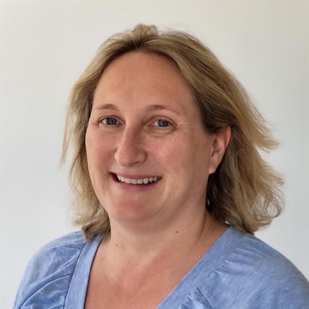 Manuela Simon, Verwaltungsmanagerin